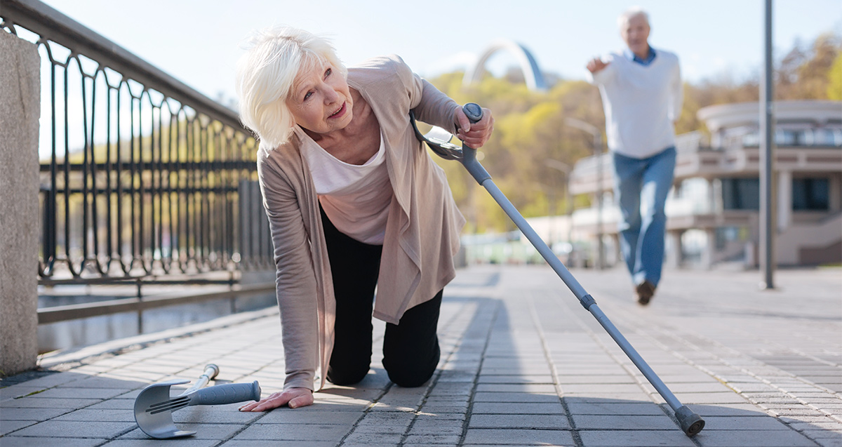 Cataracts increase the risk of falls and fractures in old age