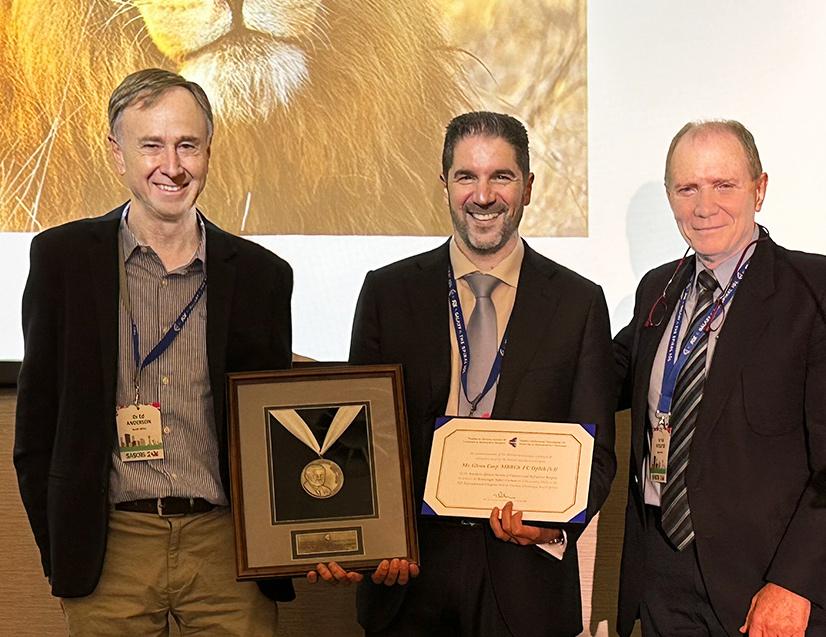 Dr Glenn Carp receives the prestigious Kritzinger Safari Award